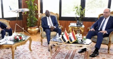 وزير الطيران يستقبل وزير النقل السوداني لتعزيز التعاون الإستراتيجي