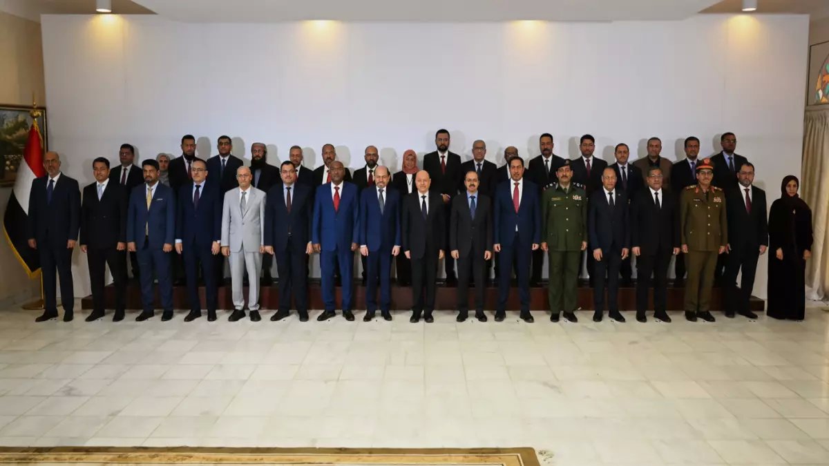 عاجل: اليمن تعلن حكومة جديدة بقيادة الزنداني... هل تحمل حلولاً لأزمات سنوات الحرب؟