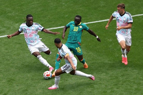 ساديو مانى خلال المباراة (2) ساديو مانى خلال المباراة (2)