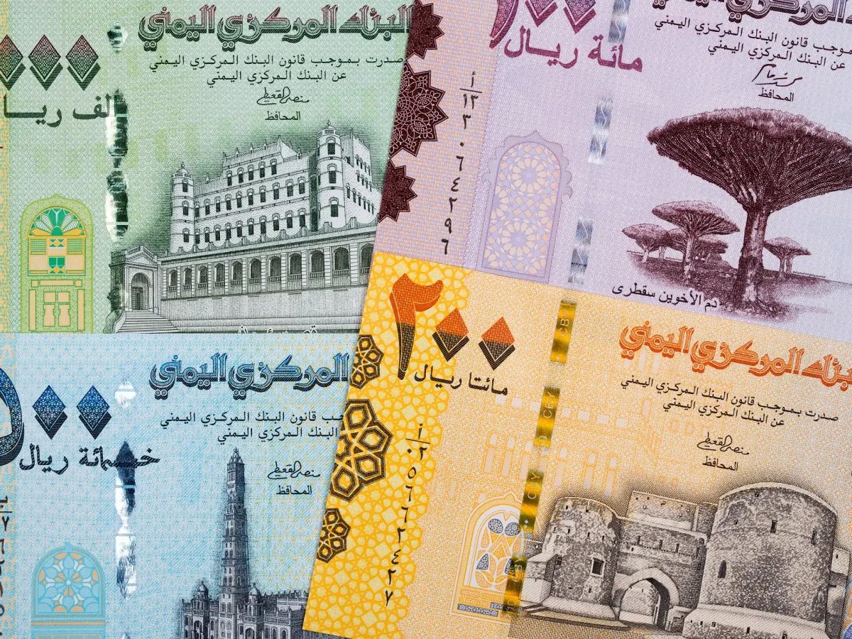  انهيار تاريخي للريال اليمني.. فجوة صادمة تبلغ 1000 ريال بين عدن وصنعاء تكشف واقعاً مأساوياً!