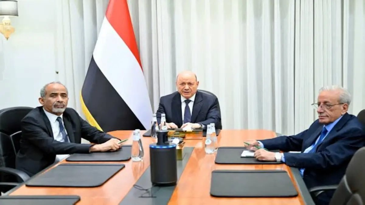 خطر في السماء: شاهد كيف تحول مطار صنعاء إلى قاعدة إيرانية سرية… وثائق تكشف العبث الحوثي!
