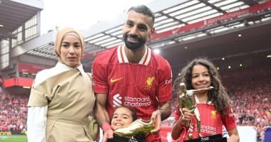 صحيفة تركية: زوجة محمد صلاح تلعب دورا فى مفاوضاته مع بشكتاش