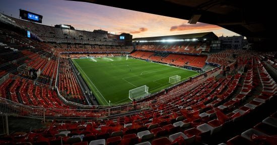 برشلونة يودع ملعب «ميستايا» التاريخي أمام فالنسيا بحضور حمزة عبد الكريم