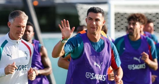 ‏كريستيانو رونالدو يستعرض مهاراته قبل مباراة البرتغال ضد ويلز.. فيديو