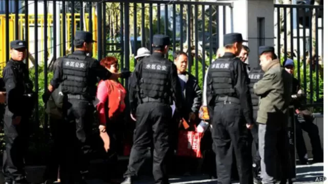 يقول محامو توهتي إن ممثلي العديد من السفارات الأجنبية منعوا من حضور المحاكمة