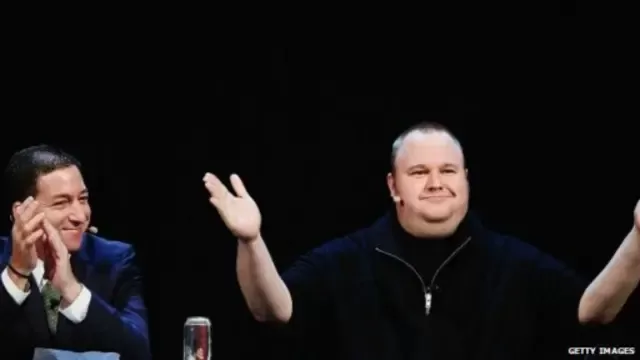 كيم دوتكوم (يمين) هو الذي أحضر غرينوولد (يسار) إلى نيوزيلندا.