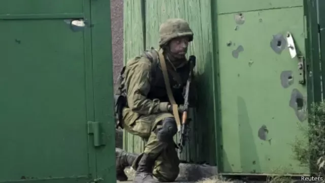 جندي من القوات الأوكرانية