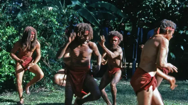 يعيش السكان الاصليين في مناطق منعزلة غالبا