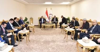 وزير الإنتاج الحربى ووزير دفاع أرمينيا يناقشان موضوعات التعاون المشترك