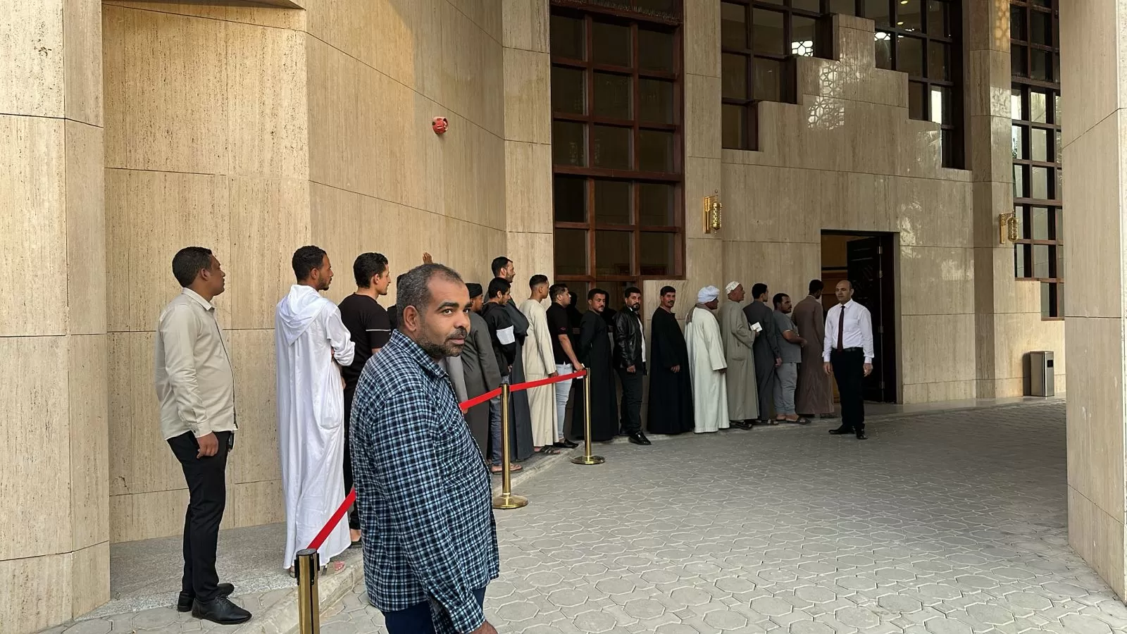 المواطنون يدلون بأصواتهم فى السعودية 2